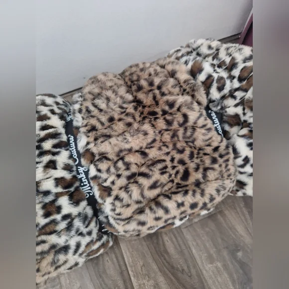 Minky Couture Leopard Print Cozy blanket - Picture 9 of 12